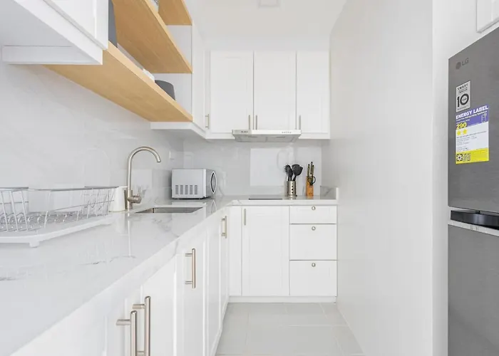 1 Bedroom And Cozy Prime Location In Bgc *