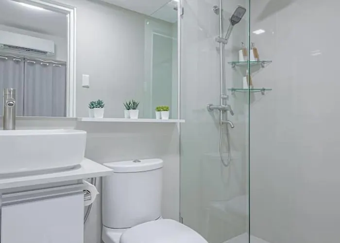 1 Bedroom And Cozy Prime Location In Bgc Apartamento Manila